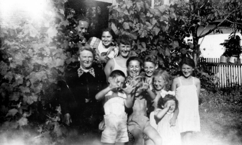Image 4 Condemned To Remember Feature Master 000419 Tomi and Family, 1942